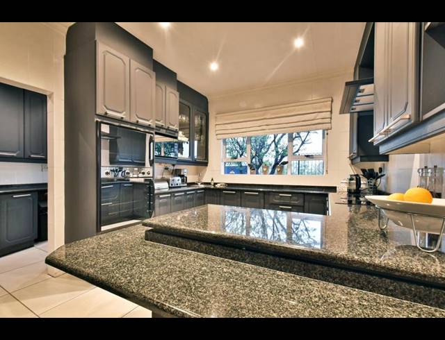 5 BEDROOM HOUSE FOR SALE IN GLENVISTA